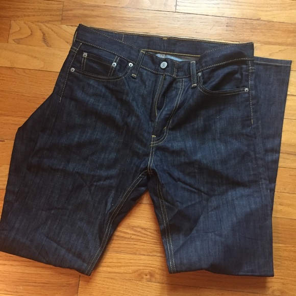 Dark Wash Levi Jeans - Picture 2 of 3